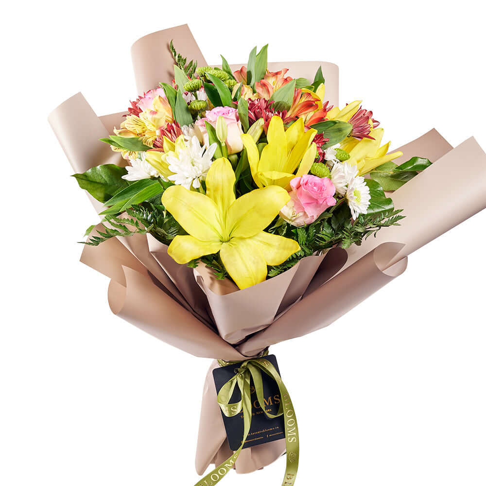 Ribbon-Tied Bouquet with Peruvian Lilies – how the gift is presented