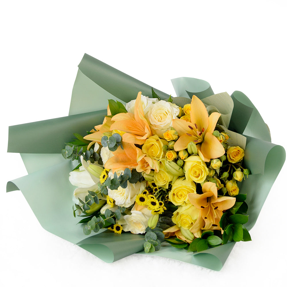 Anniversary Bouquet with Lilies and Roses – how the gift is presented