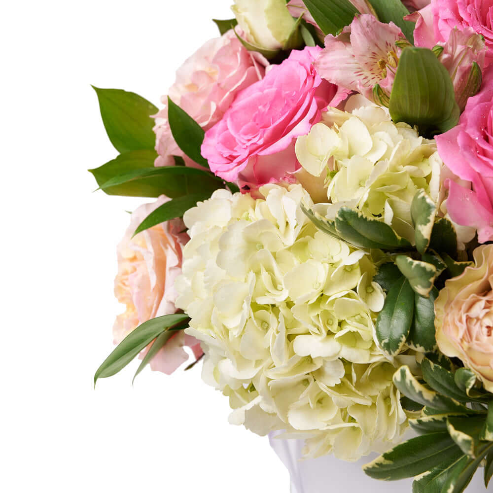 Gourmet Floral Presentation with Chocolates in White Hat Box – how the gift is presented