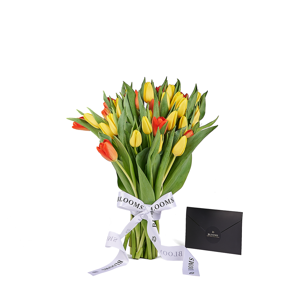 Premium Multicoloured Tulip Bouquet for Summer Gatherings – how the gift is presented