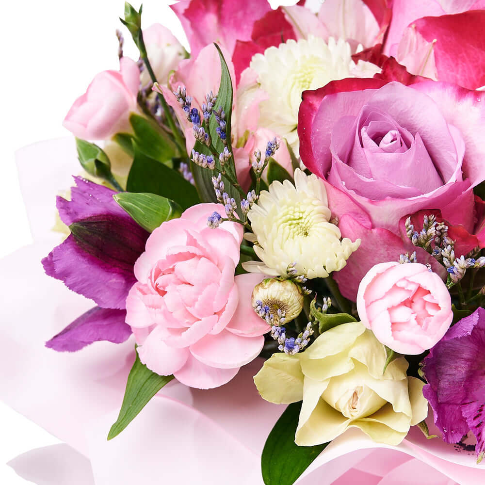 Compact Mixed Flower Arrangement – how the gift is presented