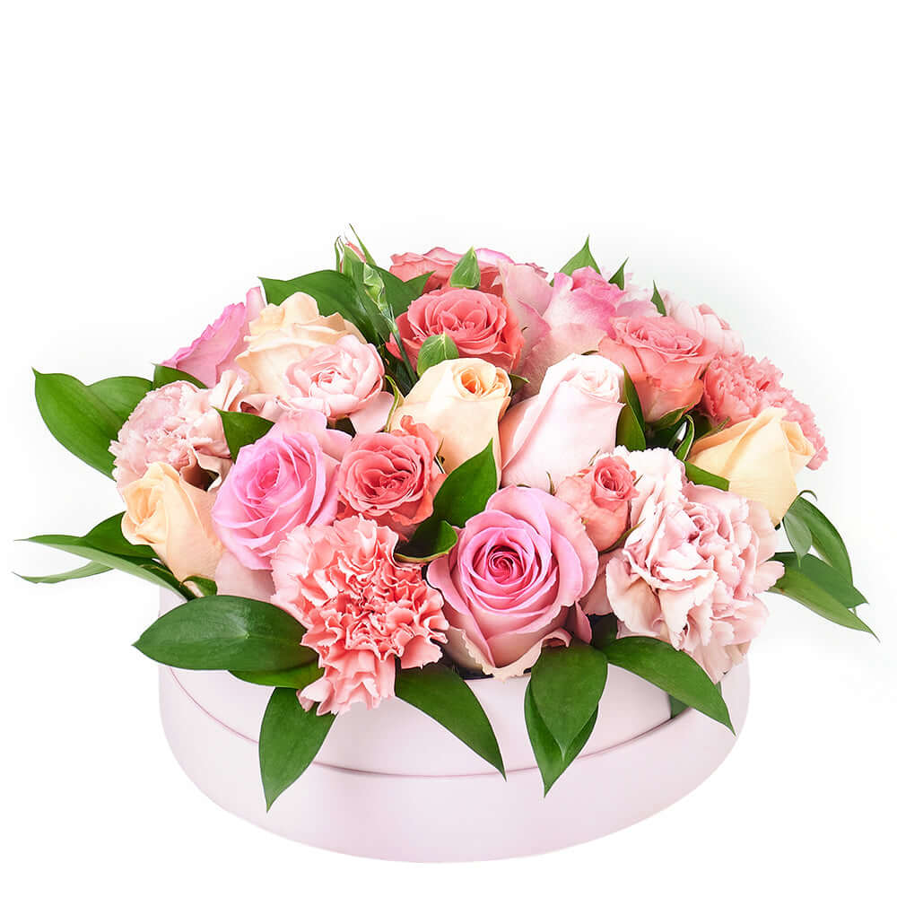 Short Pink Hat Box with Mixed Pink Roses and Gourmet Chocolates – how the gift is presented