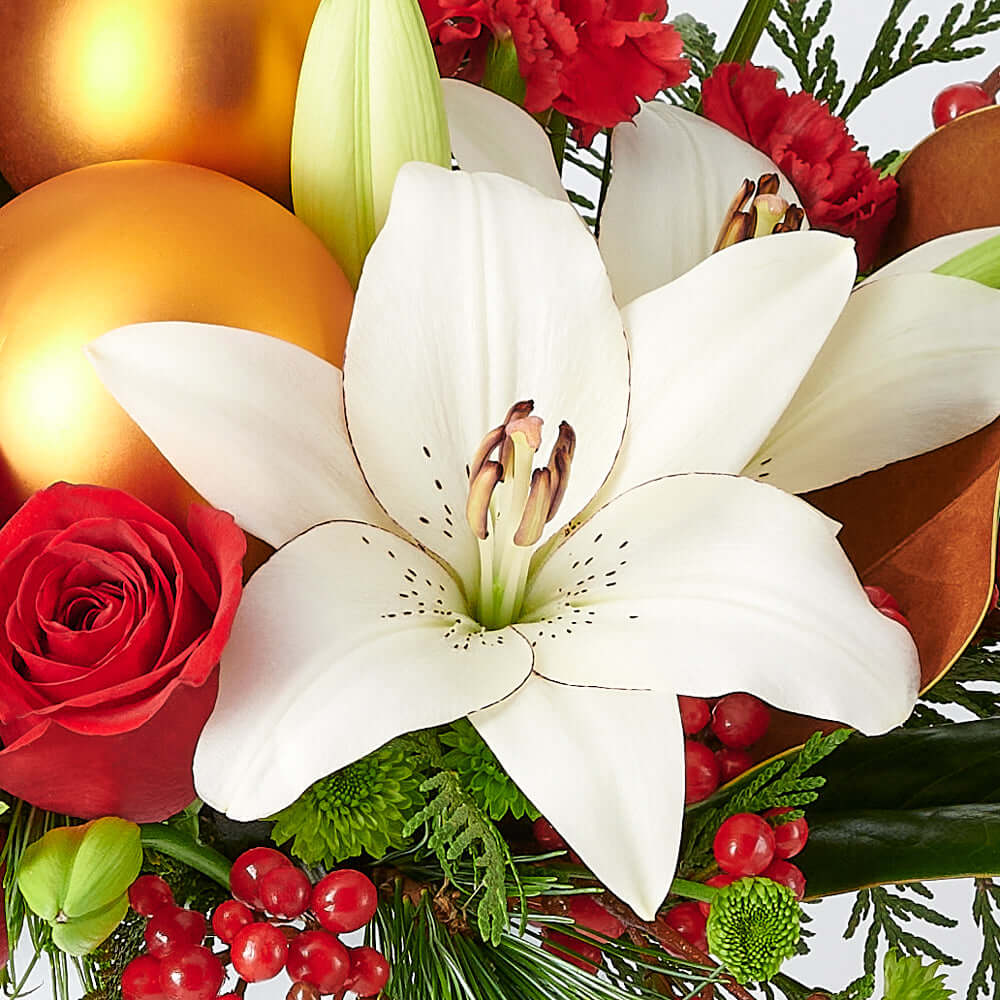 Festive Christmas Floral Arrangement with Roses and Lilies – how the gift is presented