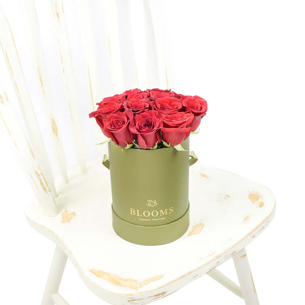 Red Rose & Spring Green Gift Box Connecticut Delivery
