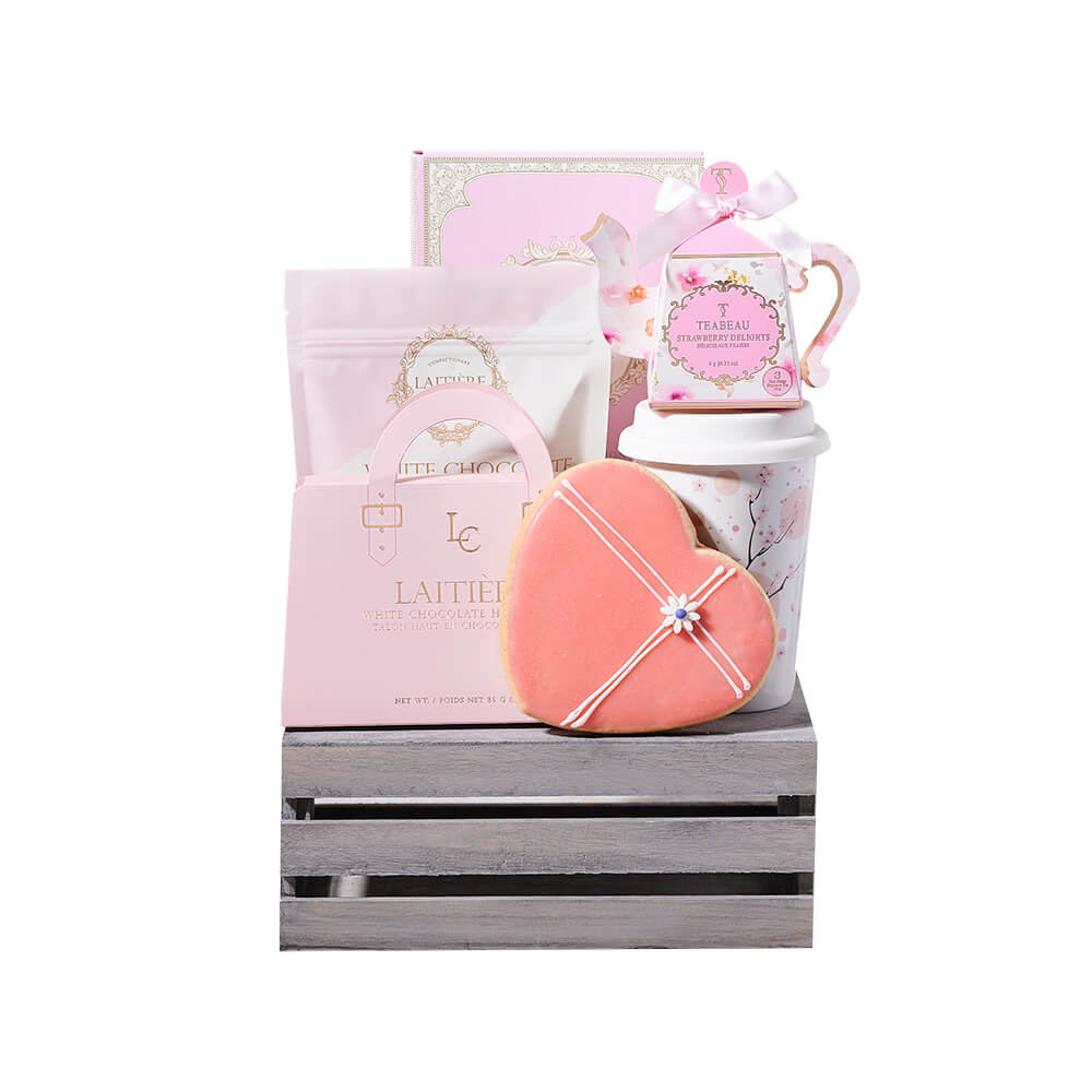 Deluxe Gourmet Gift with White Chocolate and Strawberry Tea – how the gift is presented