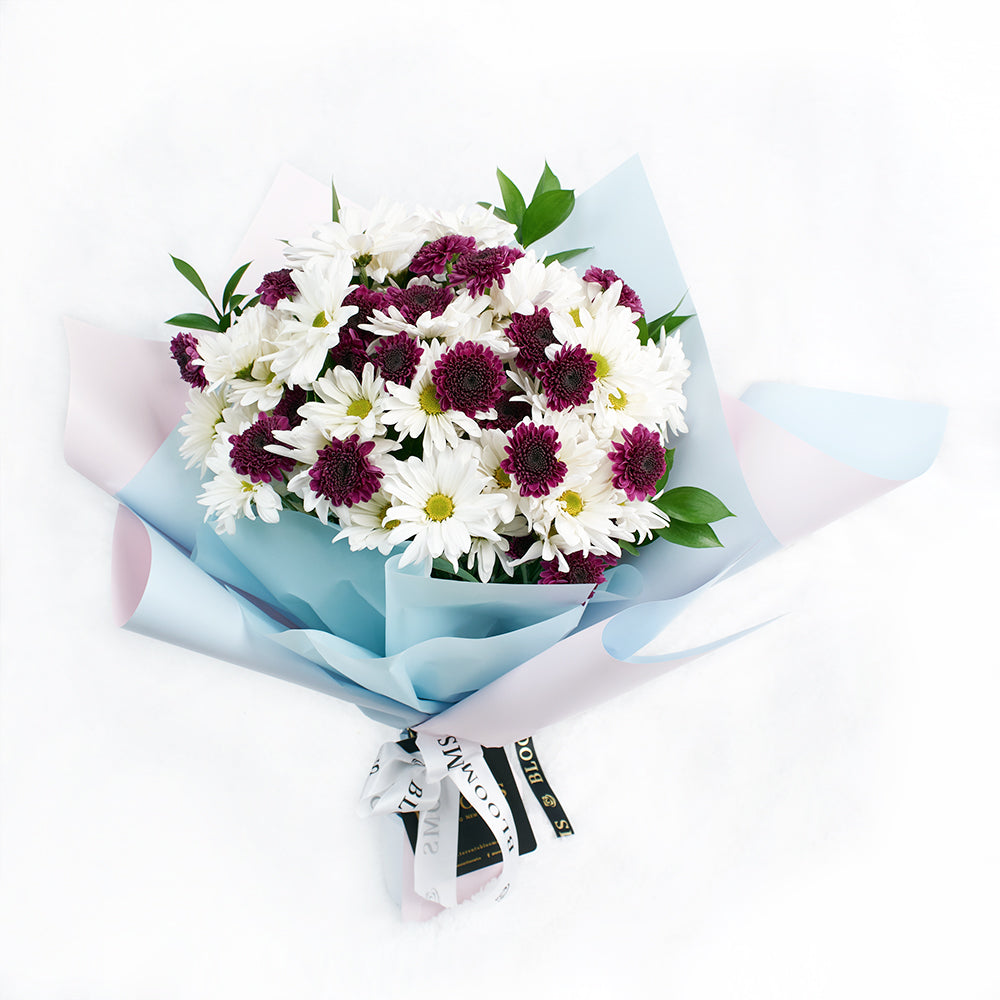 Graceful White and Purple Daisy Bouquet – how the gift is presented