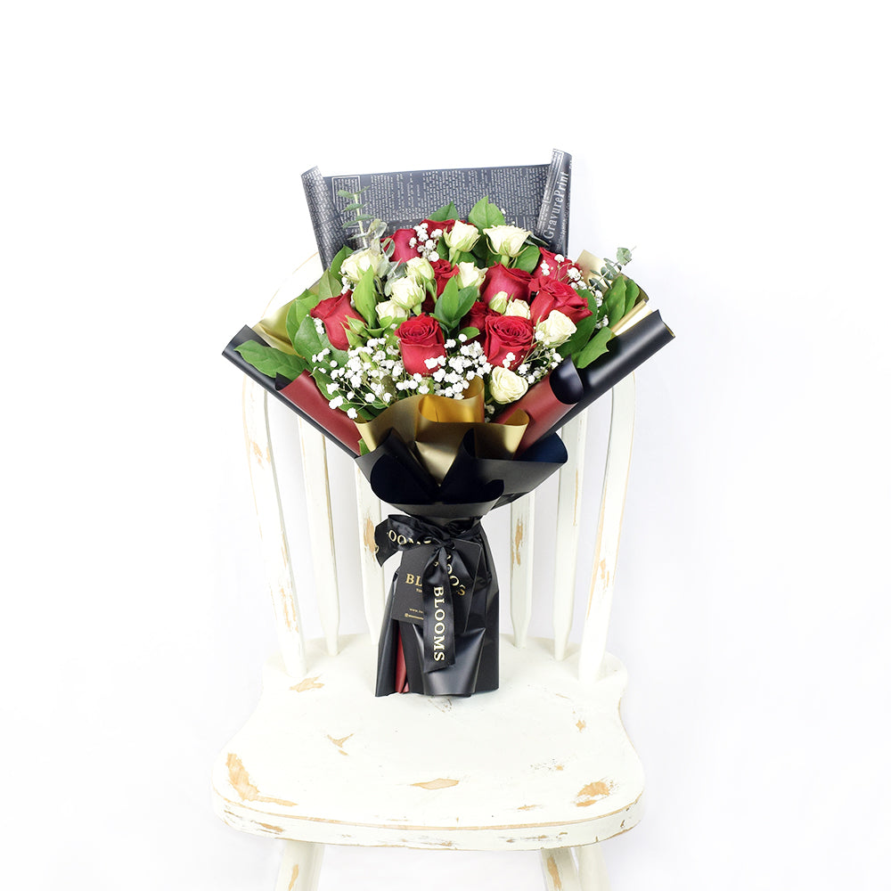 Ribbon Wrapped Roses Bouquet – how the gift is presented