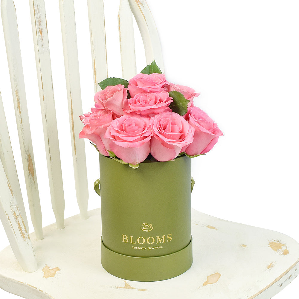 Pink Rose Arrangement Gift in Round Designer Box – how the gift is presented