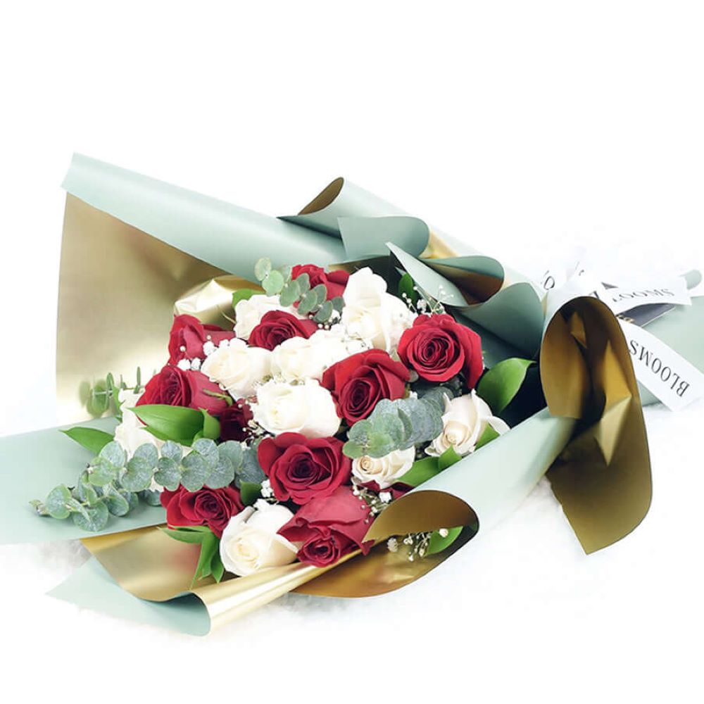 Let the one you love know how much they mean to you with the Romantic Musings Rose Bouquet from Connecticut Blooms.