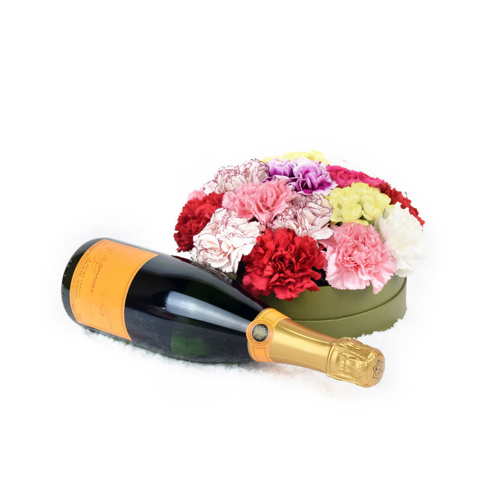 Carnation and Sparkling Wine Gift – how the gift is presented