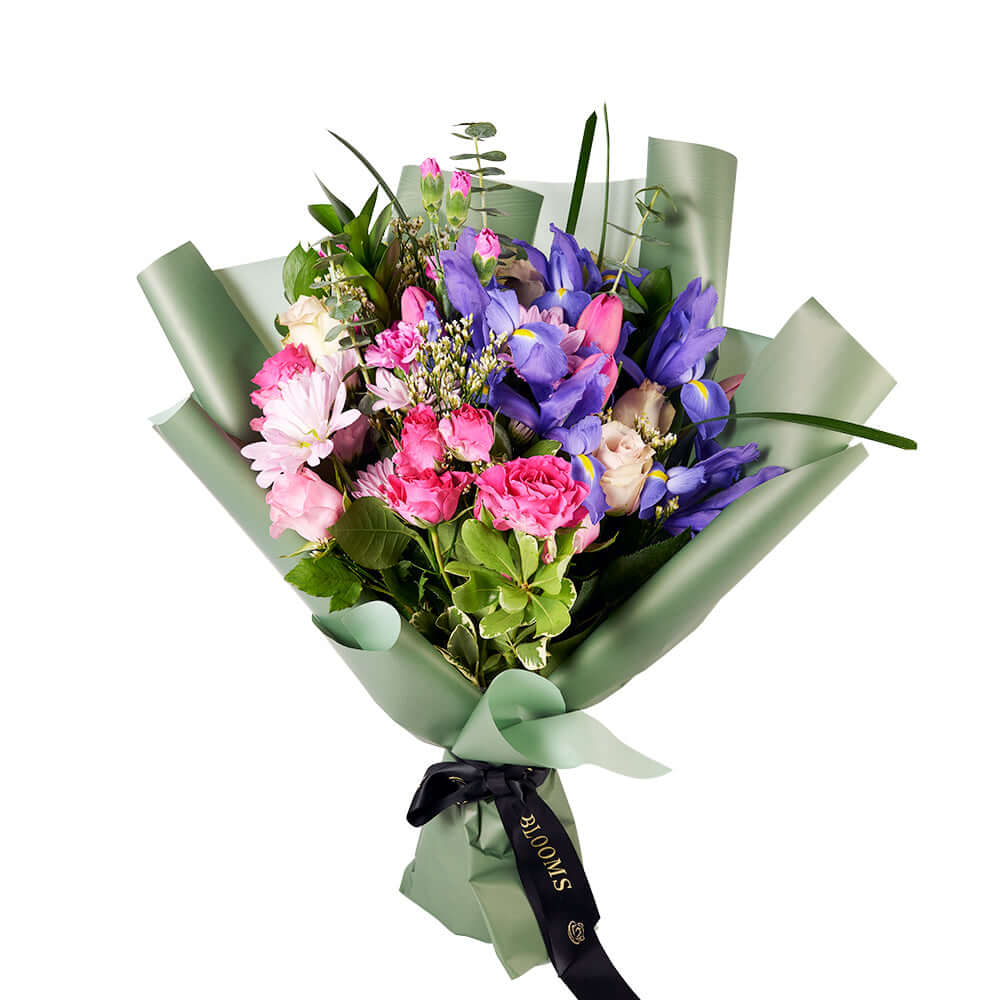 Premium Iris and Rose Bouquet – how the gift is presented